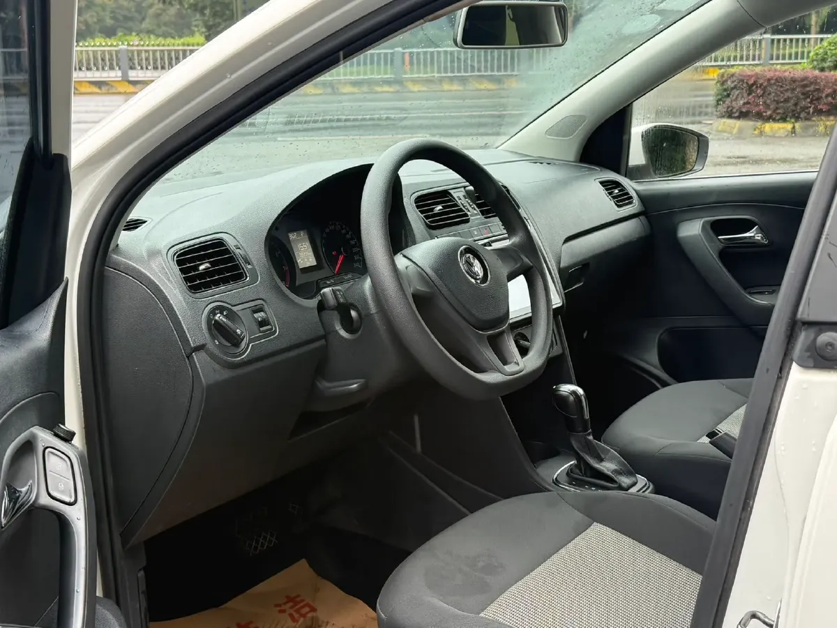 2016 Volkswagen Polo 1.4L 90HP L4 6AT,autocango,china used car exporter,china ev exporter,chinese used car exporter,chinese used ev exporter