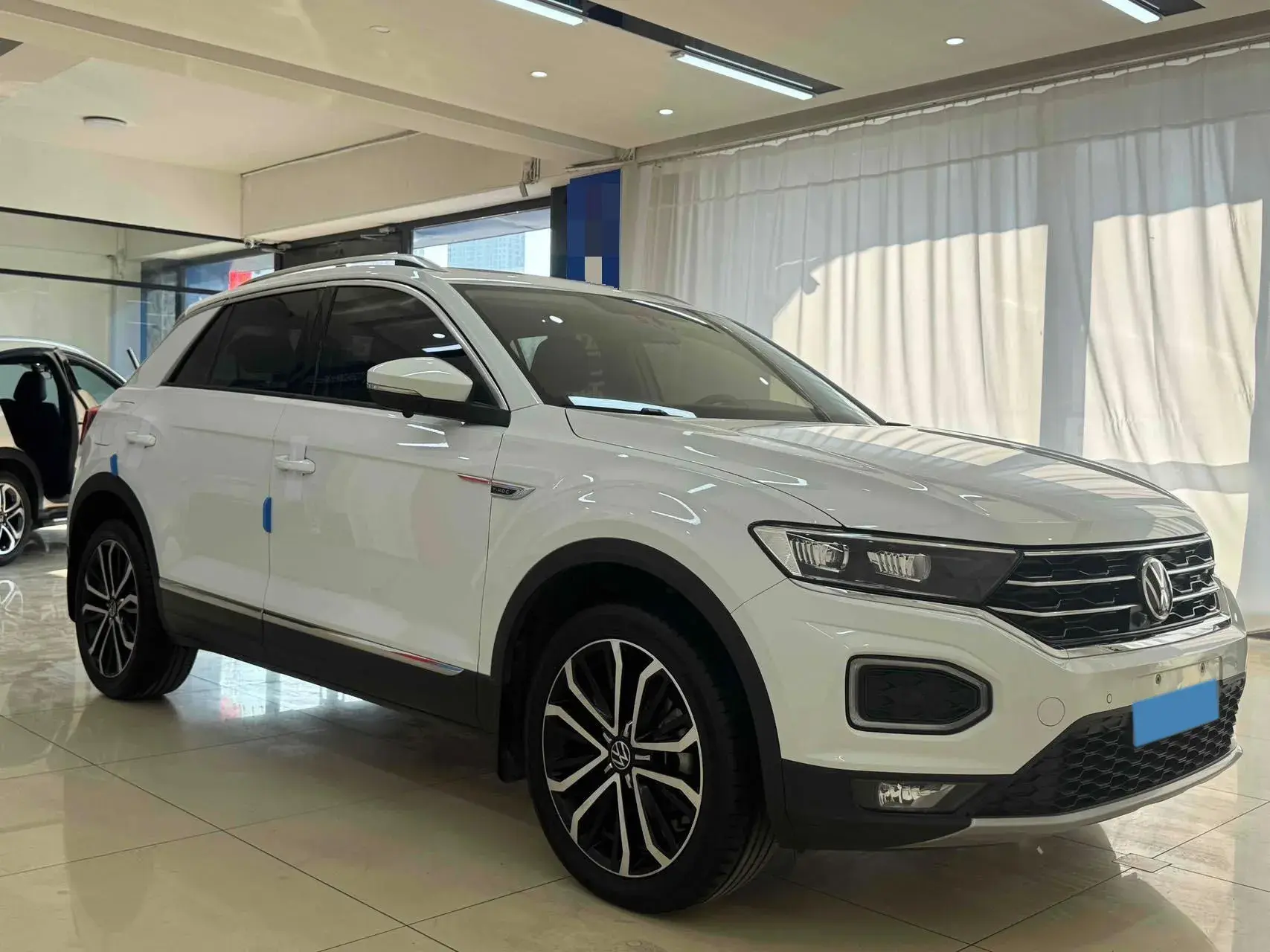 2022 VOLKSWAGEN T-ROC thumbnail 3