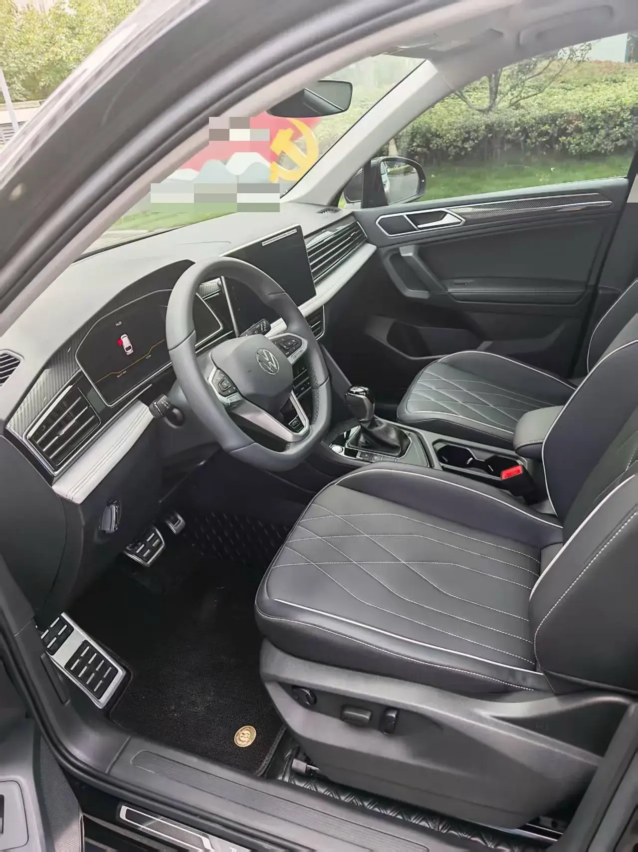 2024 VOLKSWAGEN TIGUAN thumbnail 3