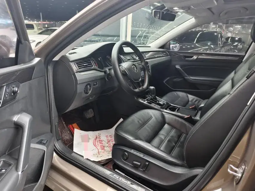 2017 VOLKSWAGEN PASSAT thumbnail 4