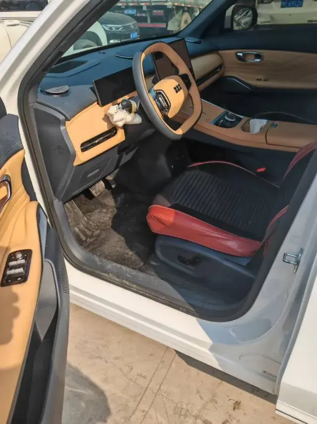 2025 GEELY GALAXY thumbnail 2