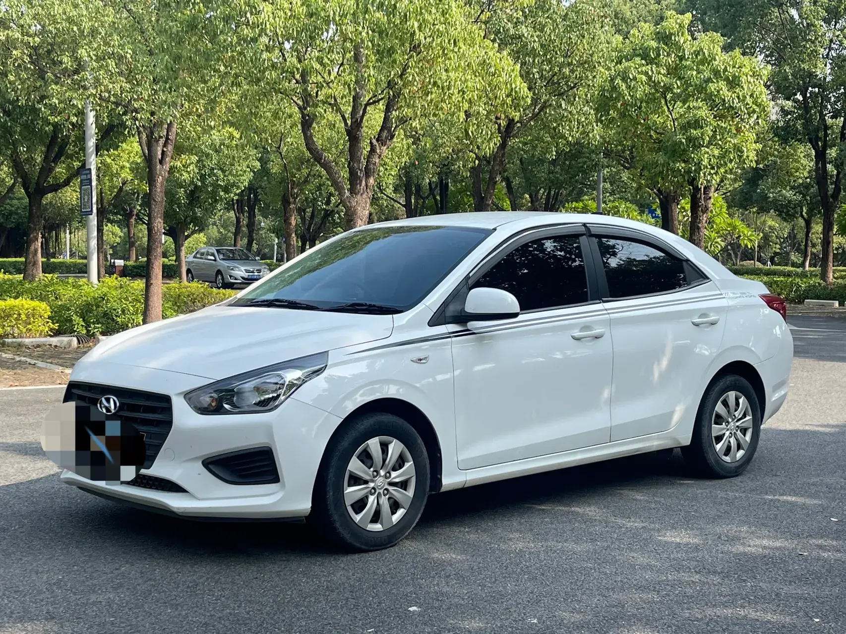 2017 HYUNDAI REINA view 1