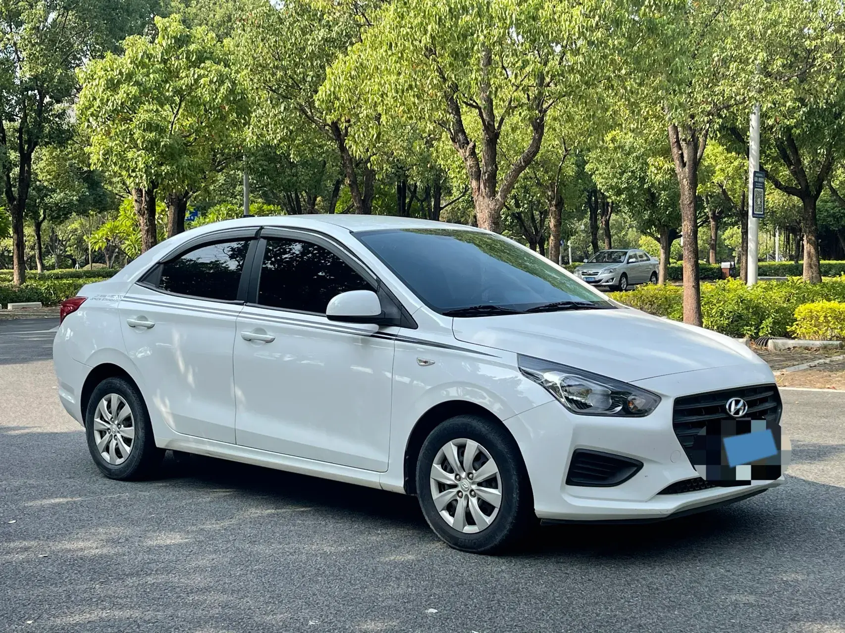 2017 HYUNDAI REINA thumbnail 3