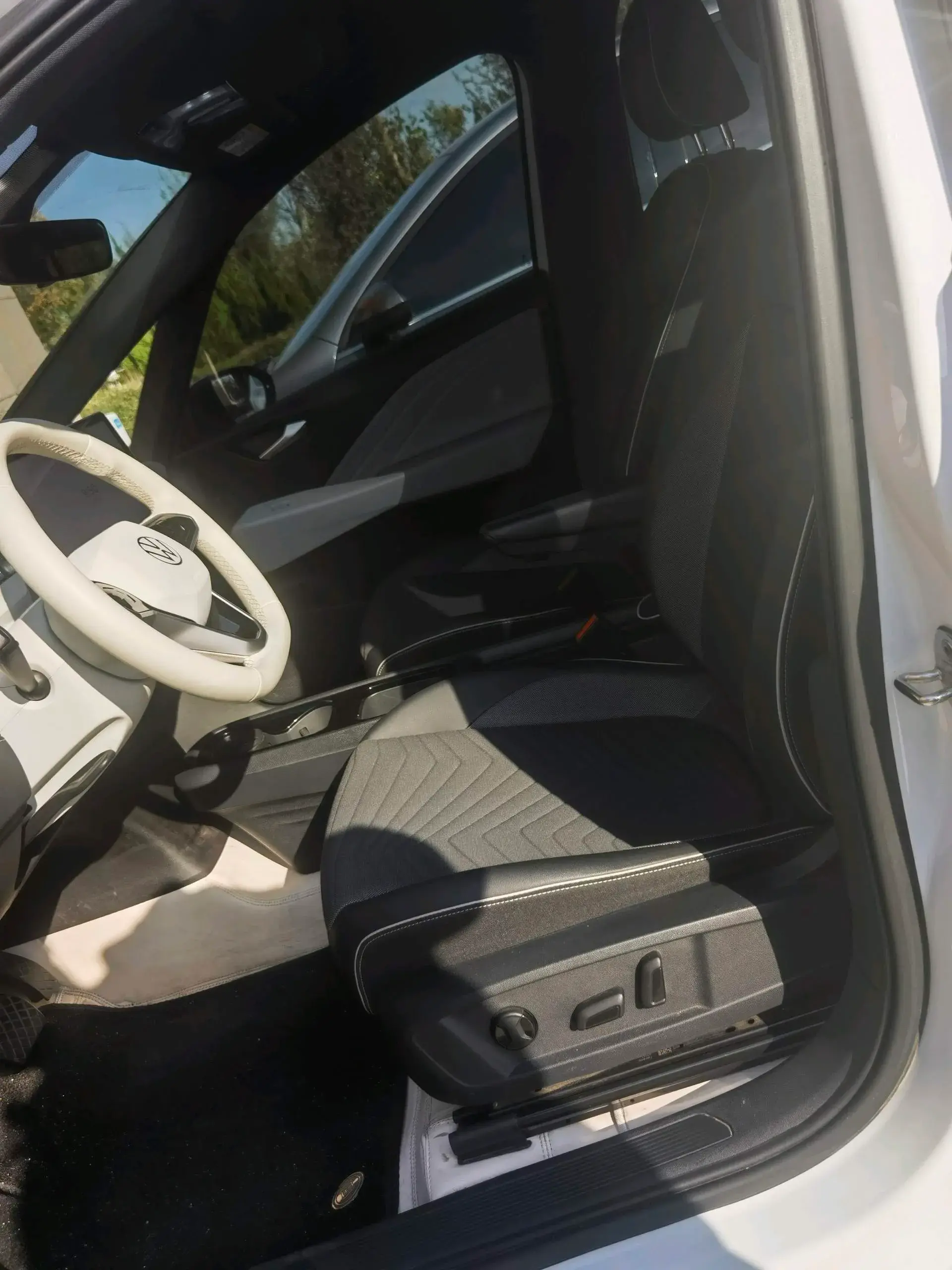 2025 VOLKSWAGEN ID.3 thumbnail 4