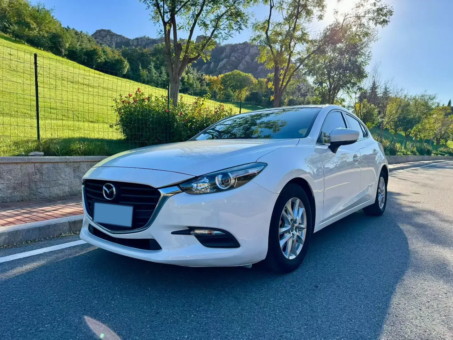 2017 MAZDA 3 view 1