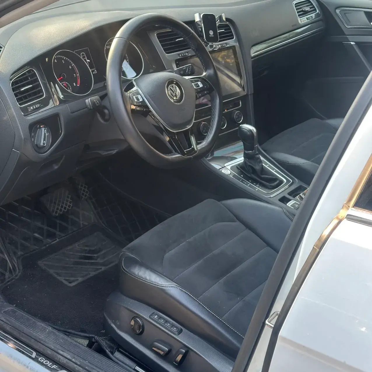 2018 VOLKSWAGEN GOLF thumbnail 4