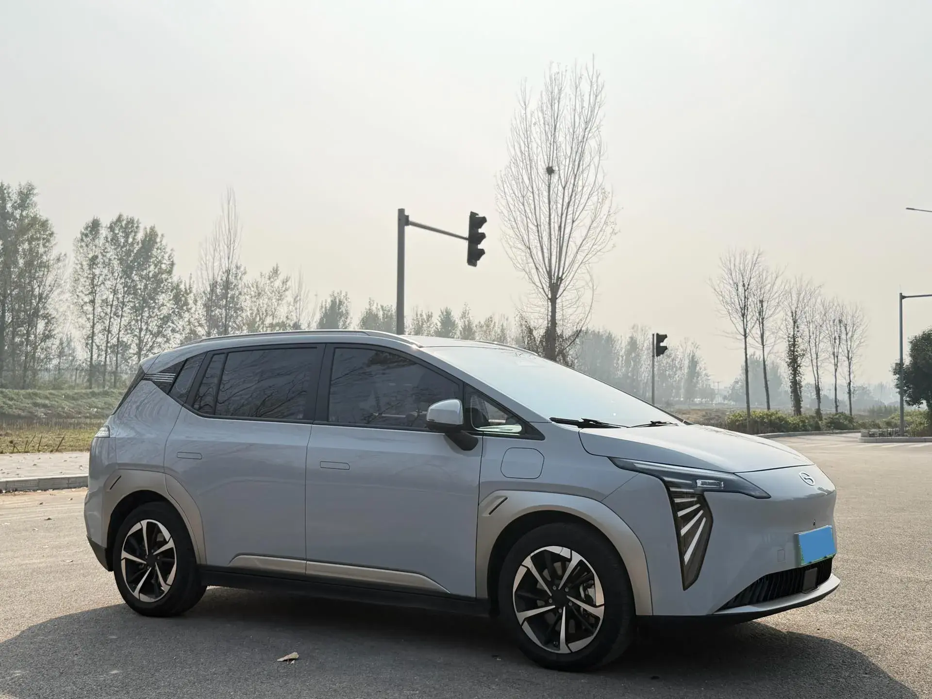 2023 AION Y thumbnail 3