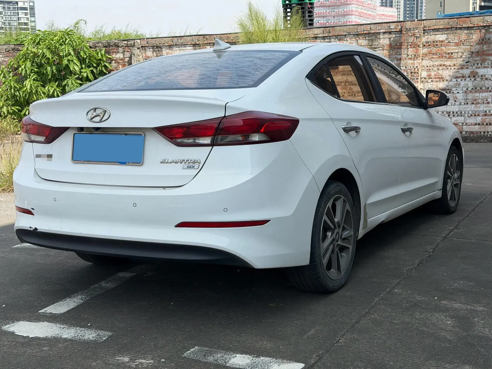 2016 HYUNDAI ELANTRA thumbnail 4