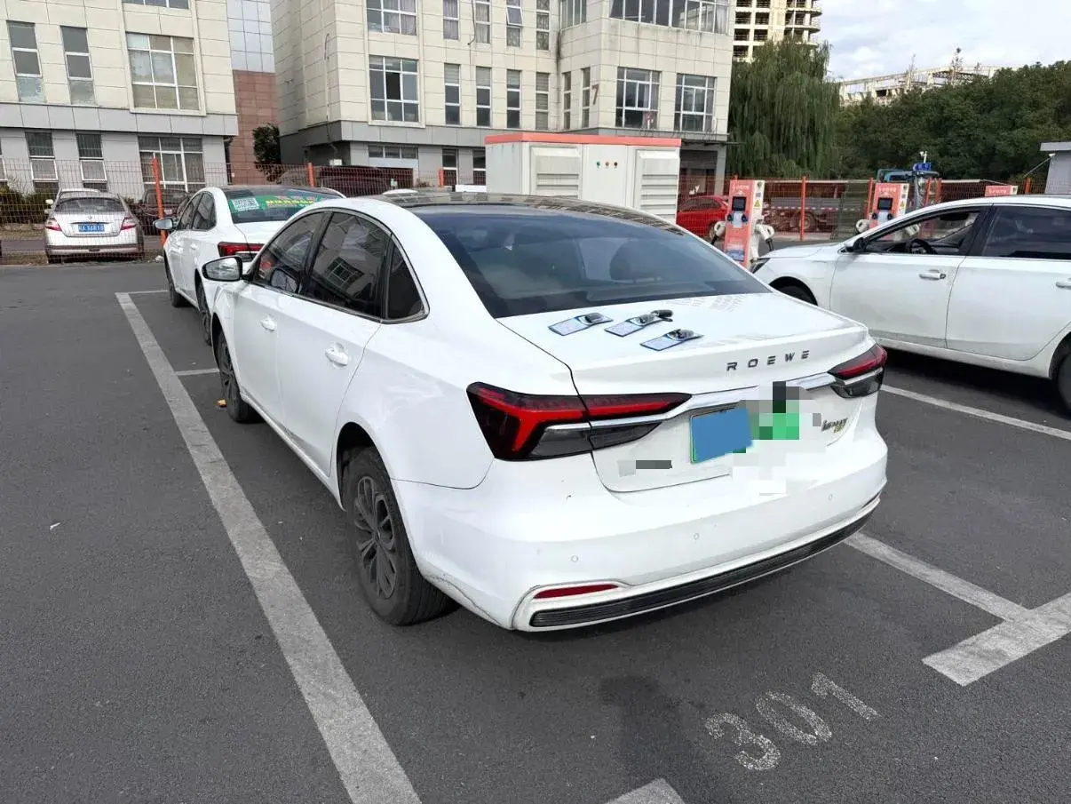 2022 ROEWE I6 thumbnail 4