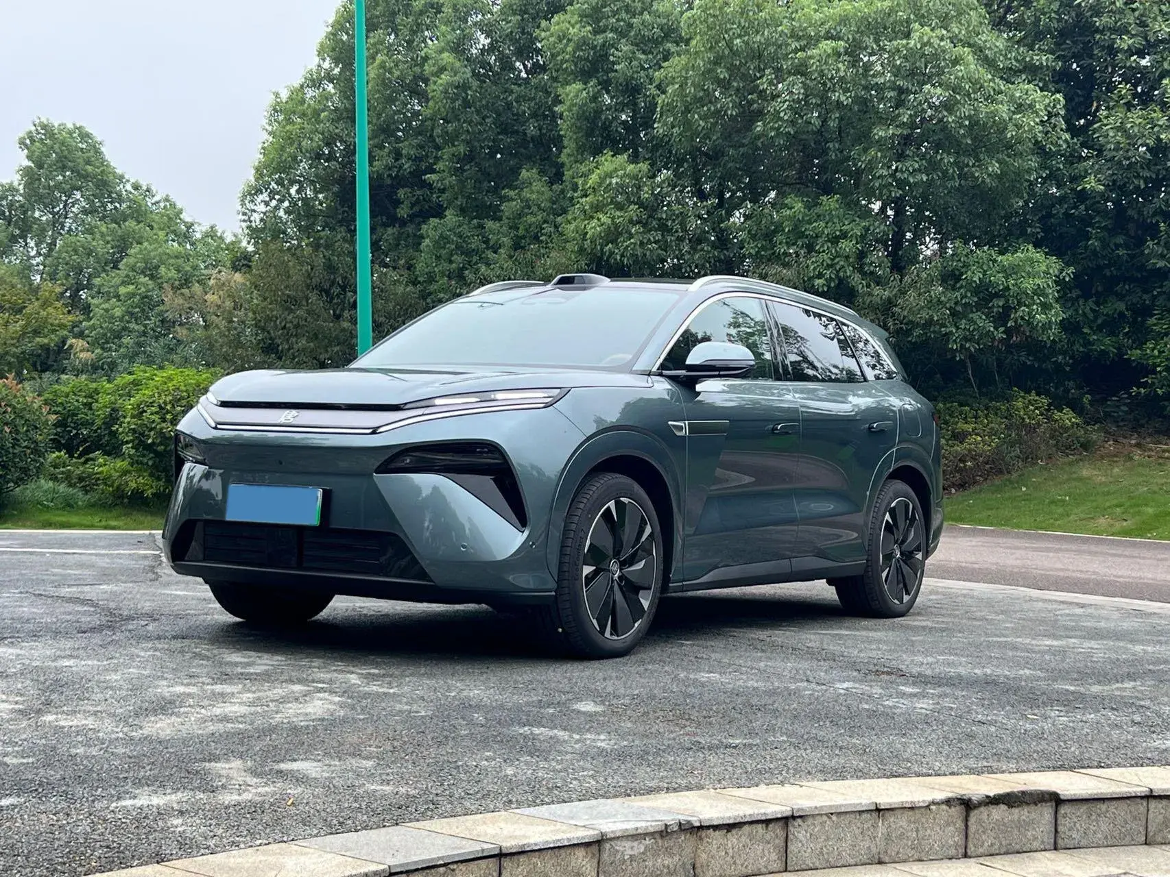 2025 BYD TANGL view 1