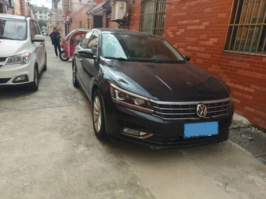 2017 VOLKSWAGEN PASSAT thumbnail 2