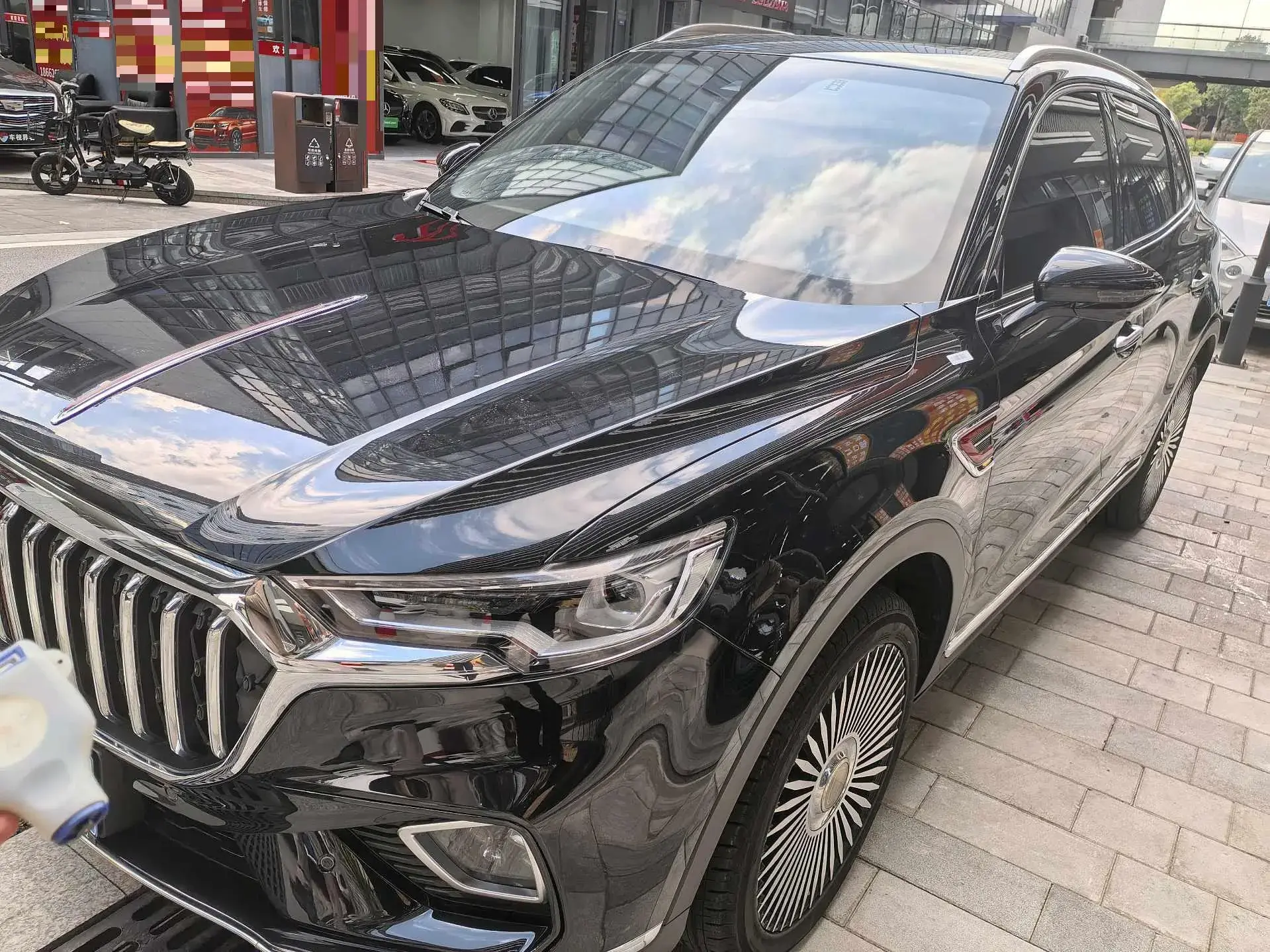 2022 HONGQI HS5 view 1