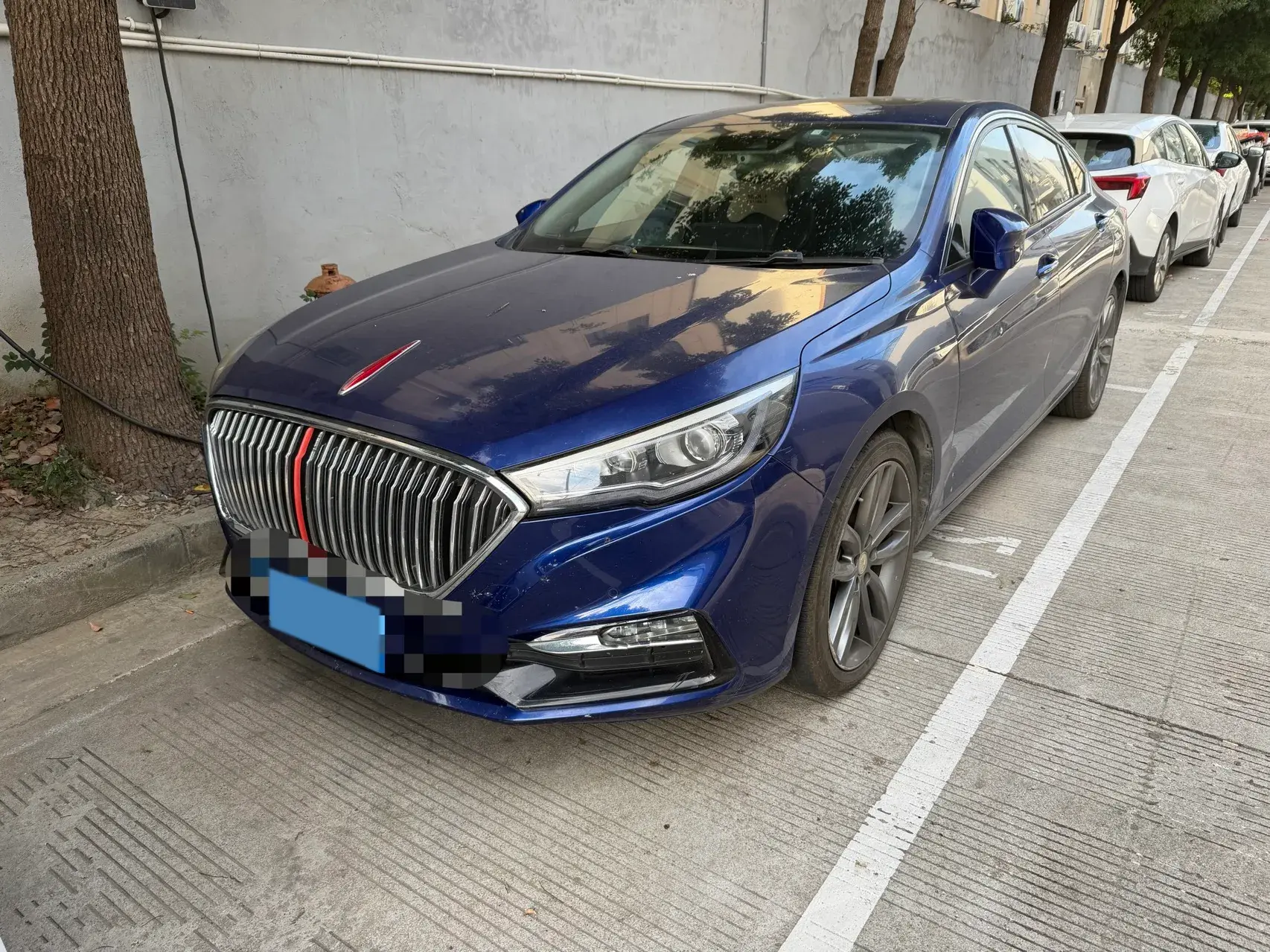 2018 HONGQI H5 view 1