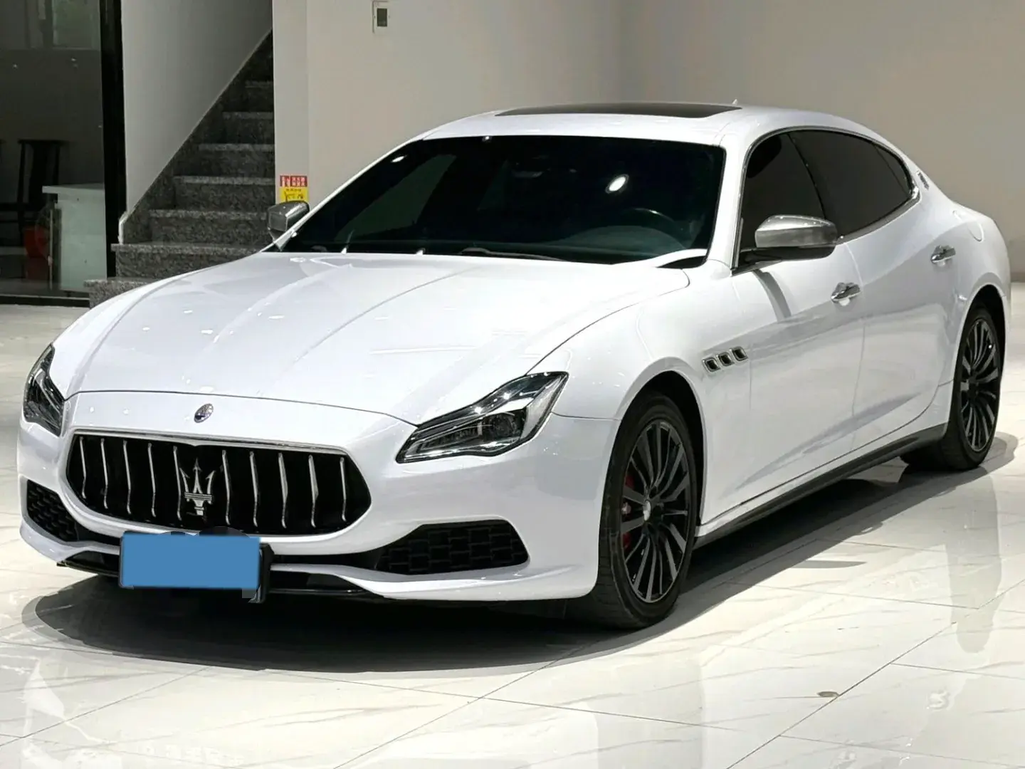 2018 MASERATI QUATTROPORTE view 1