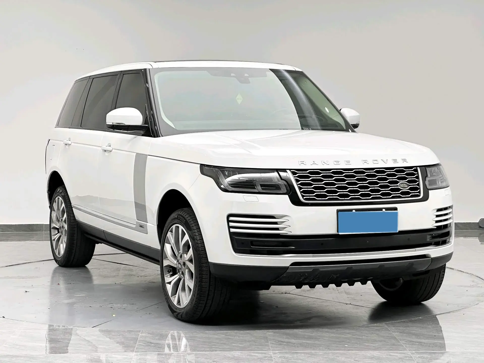 2021 LAND ROVER thumbnail 3