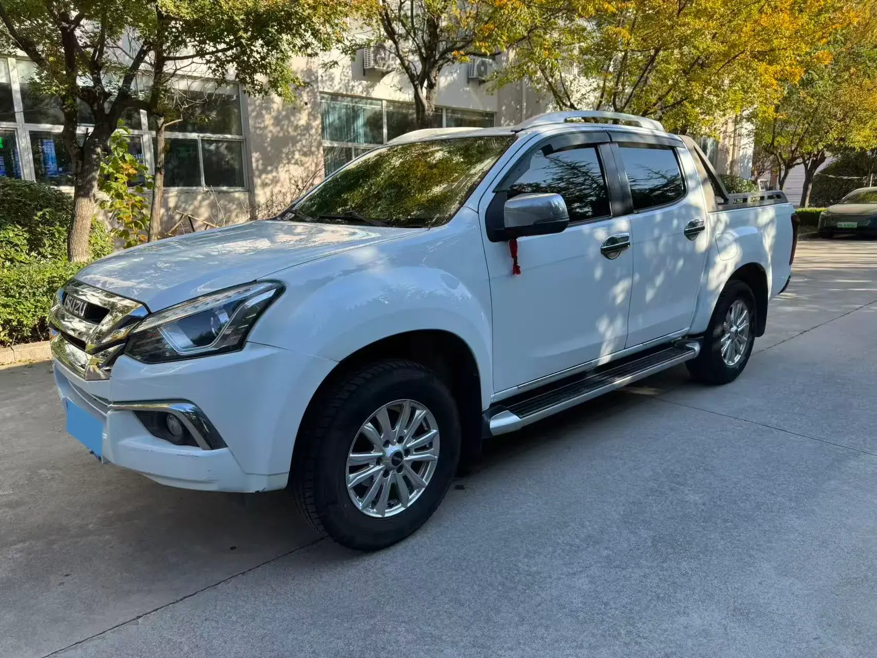 2020 ISUZU D-MAX view 1