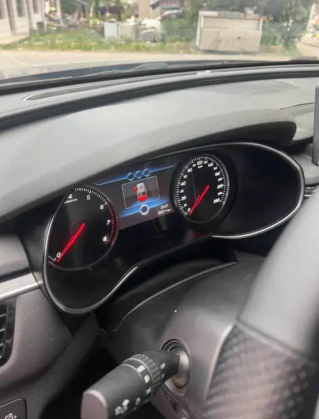 2022 HONGQI H5 thumbnail 3