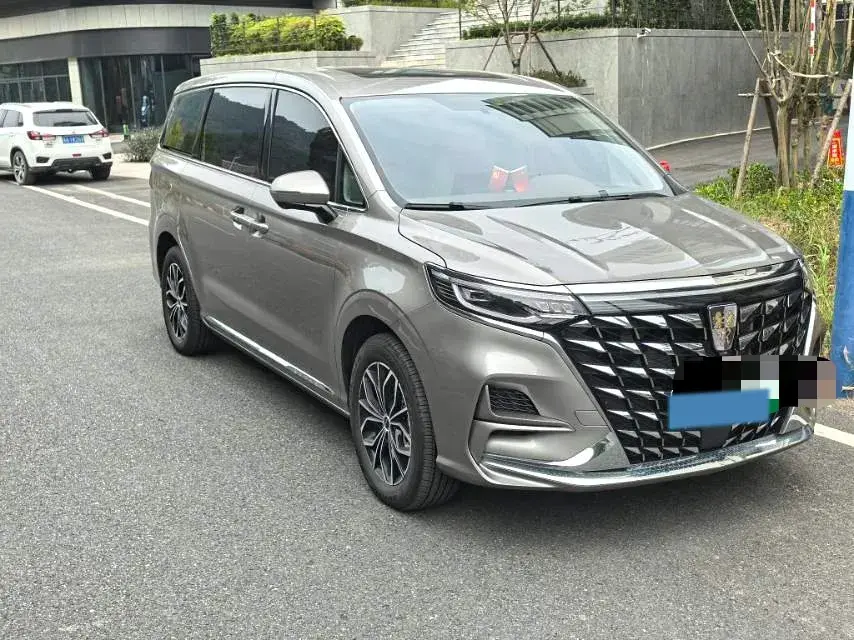 2025 ROEWE IMAX8 thumbnail 3