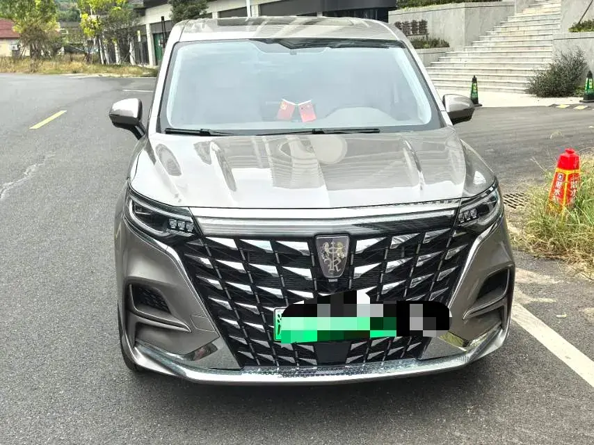 2025 ROEWE IMAX8 thumbnail 2