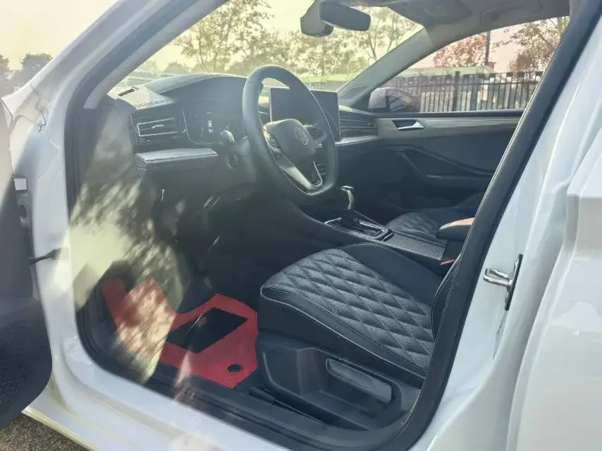 2023 VOLKSWAGEN SAGITAR thumbnail 3