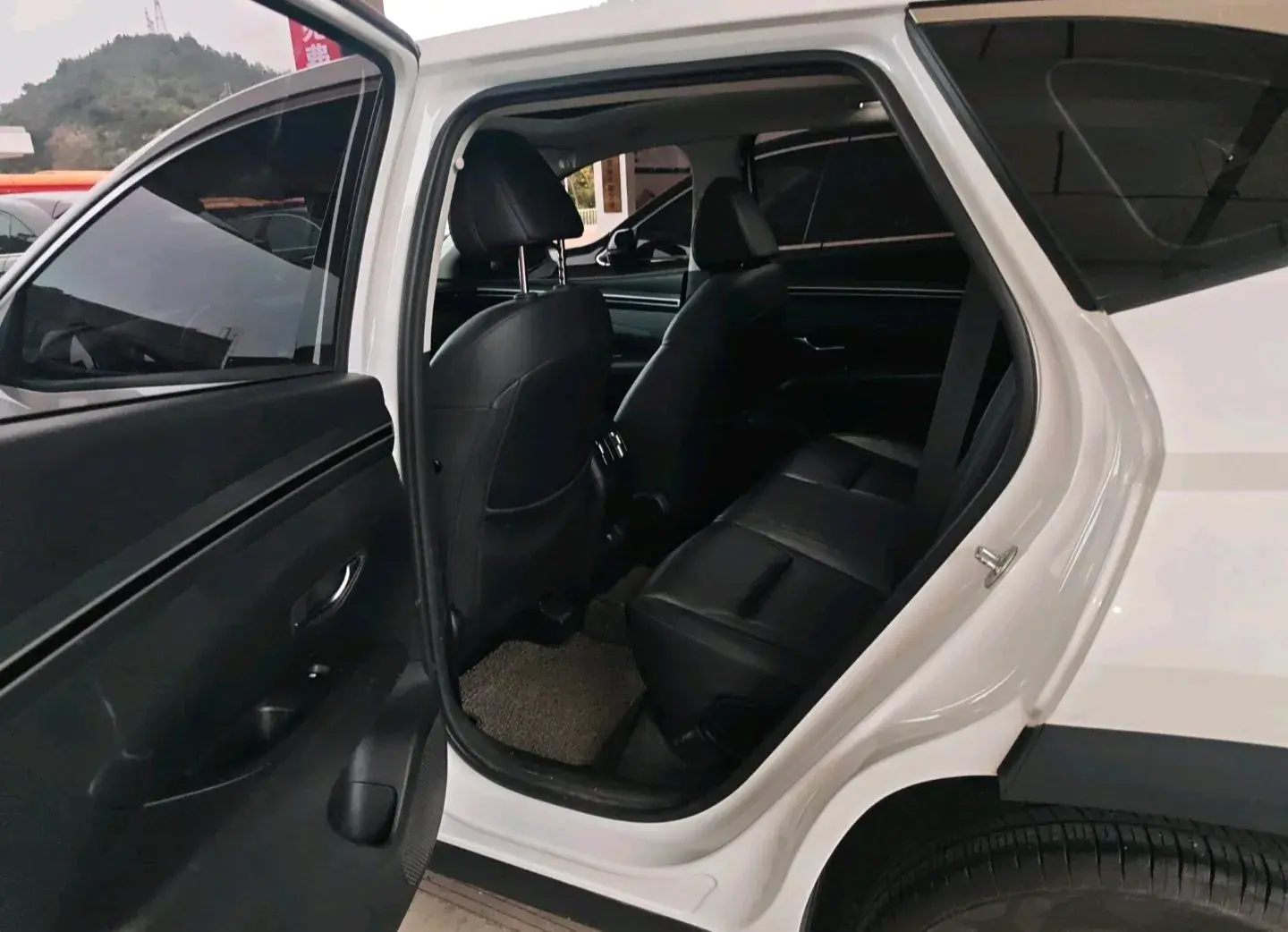 2021 HYUNDAI TUCSON thumbnail 3