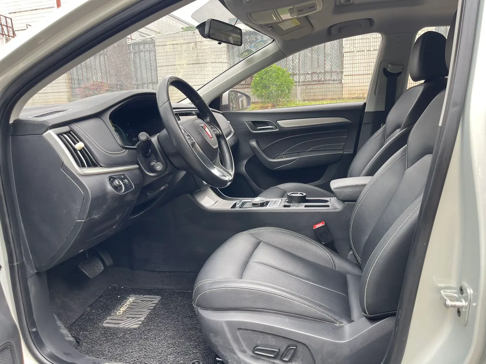 2017 ROEWE I6 thumbnail 4