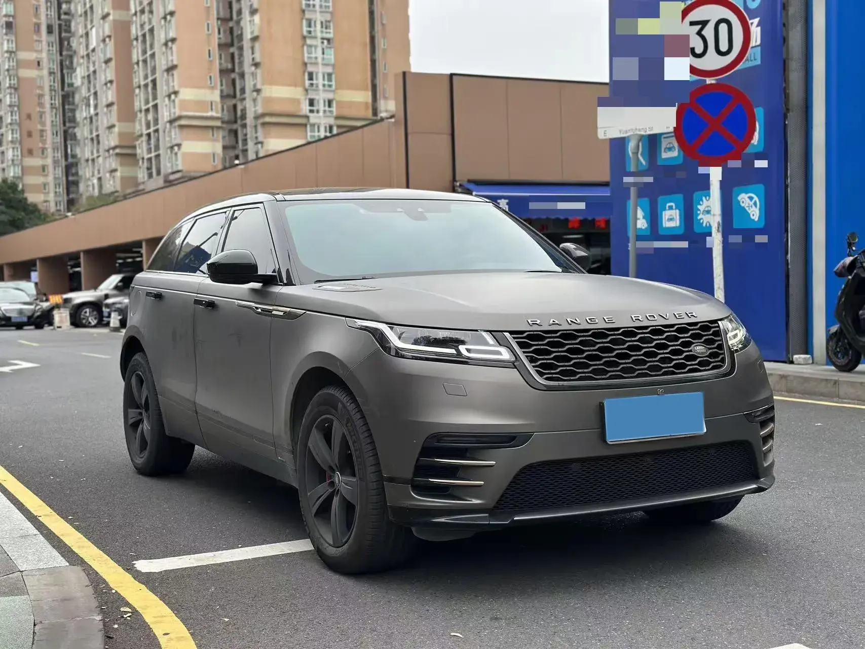 2019 LAND ROVER thumbnail 3