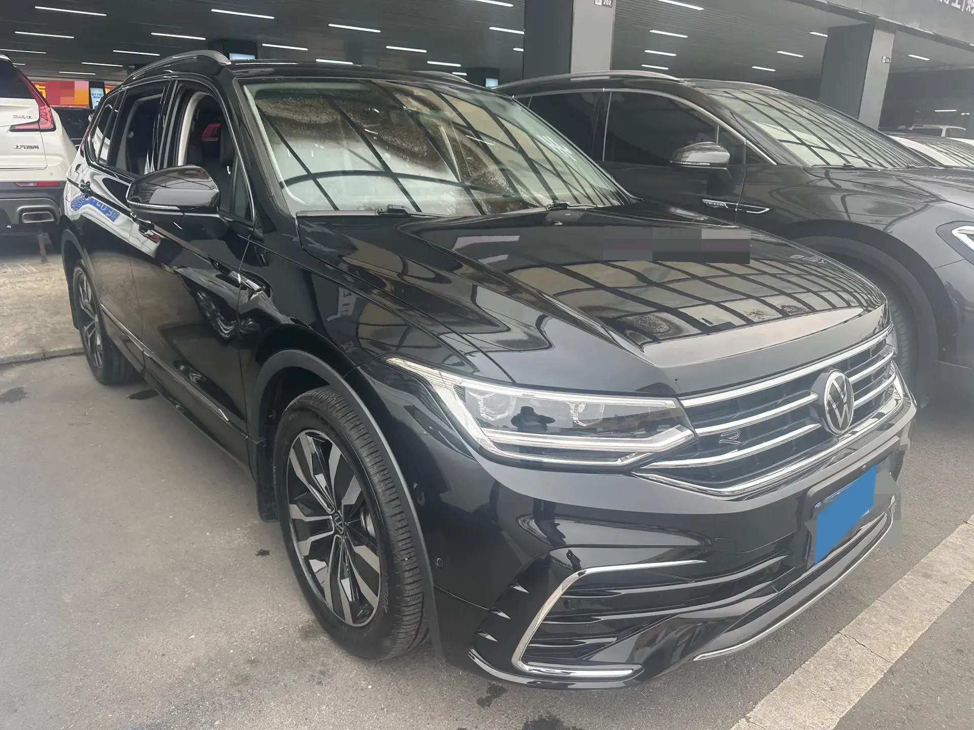 2023 VOLKSWAGEN TIGUAN thumbnail 3