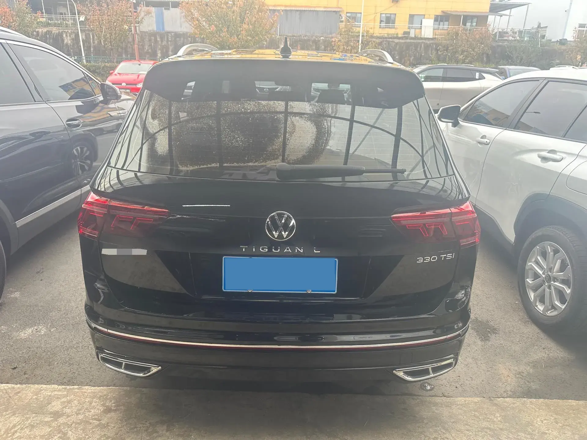 2023 VOLKSWAGEN TIGUAN thumbnail 4