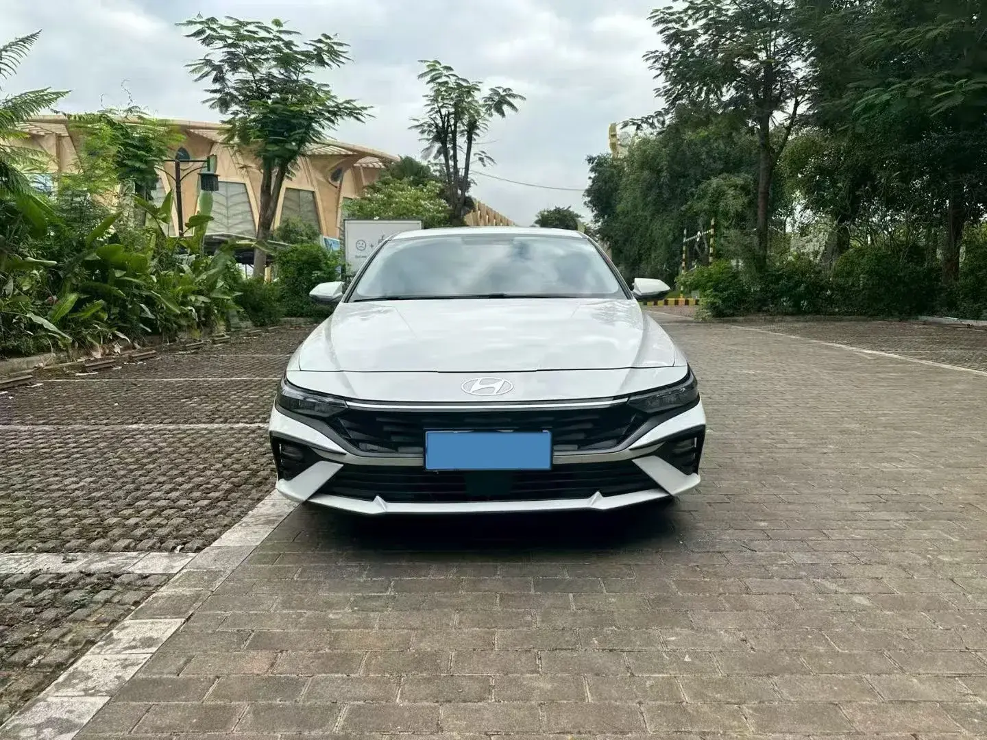 2022 HYUNDAI ELANTRA thumbnail 3