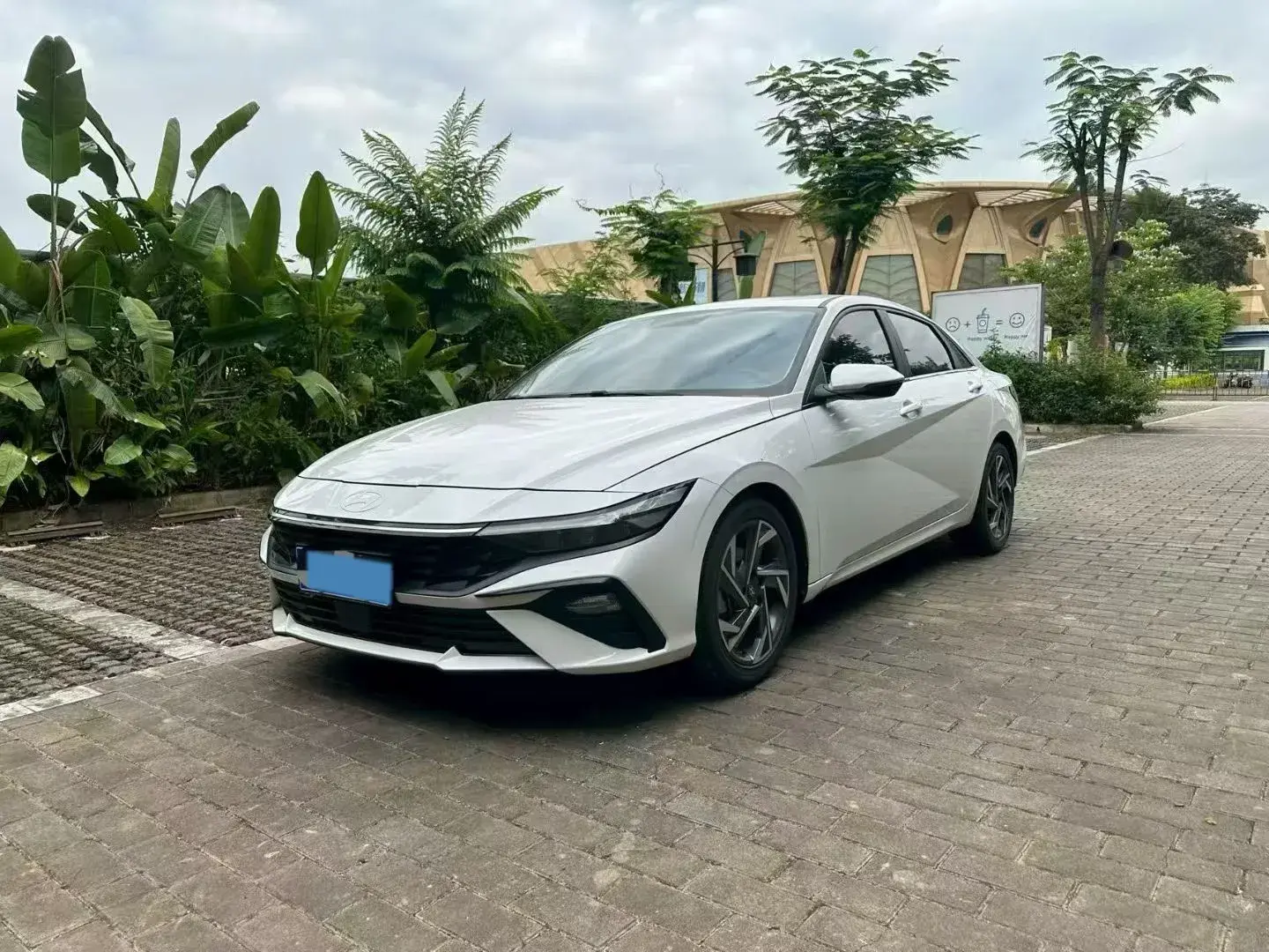 2022 HYUNDAI ELANTRA view 1