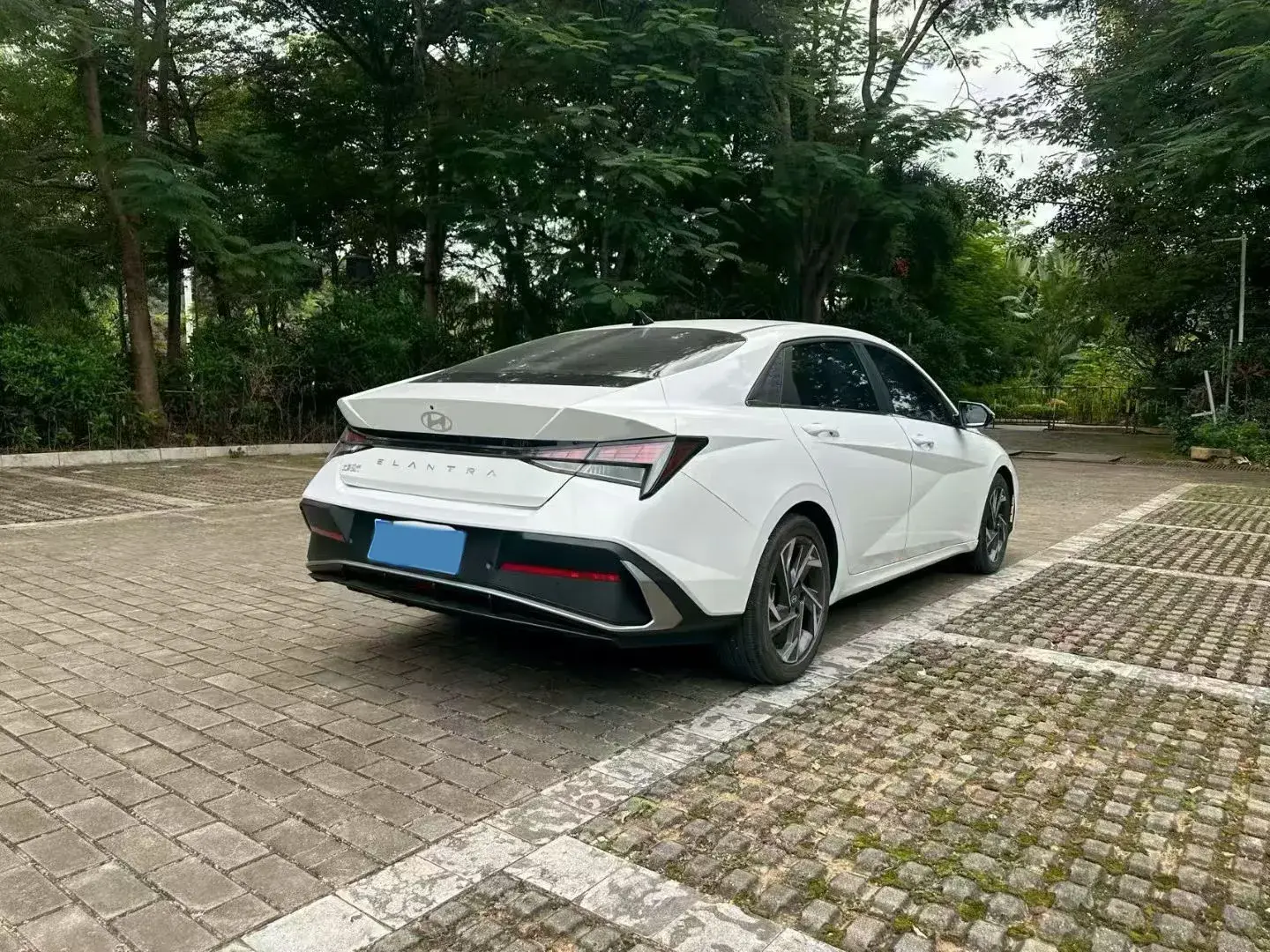 2022 HYUNDAI ELANTRA thumbnail 2