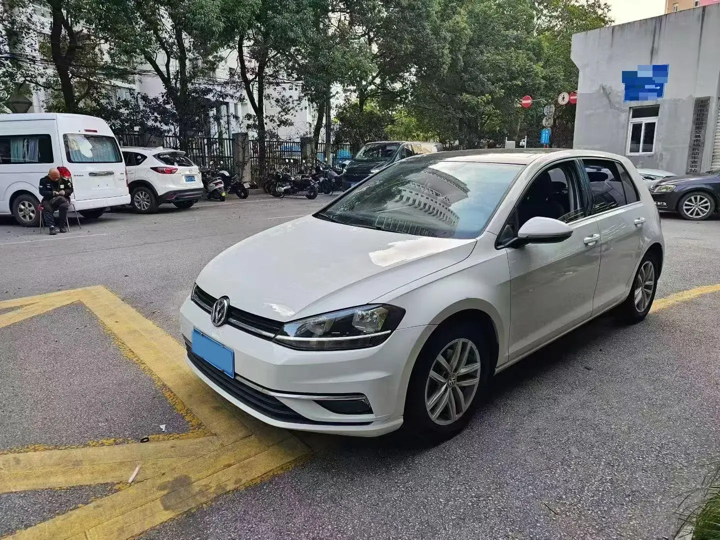 2019 VOLKSWAGEN GOLF view 1