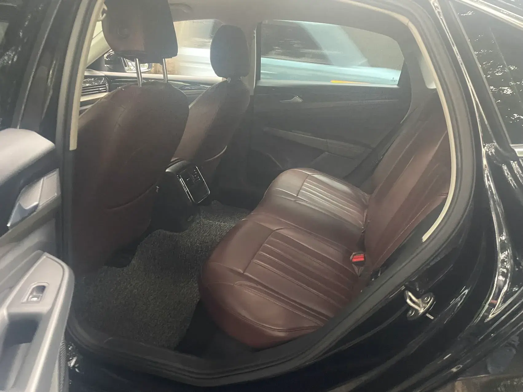 2019 VOLKSWAGEN PASSAT thumbnail 3