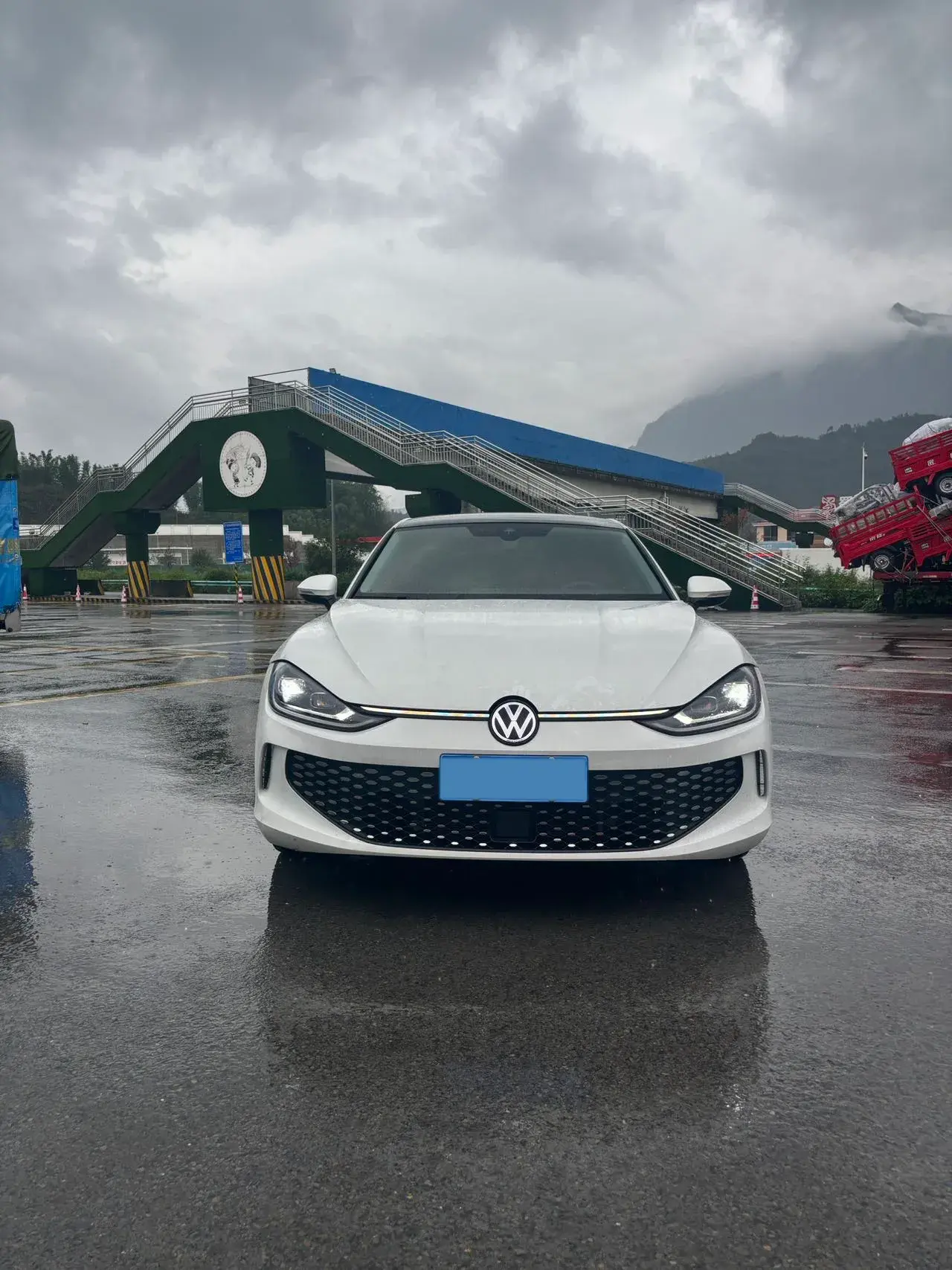 2024 VOLKSWAGEN LAMANDO thumbnail 3