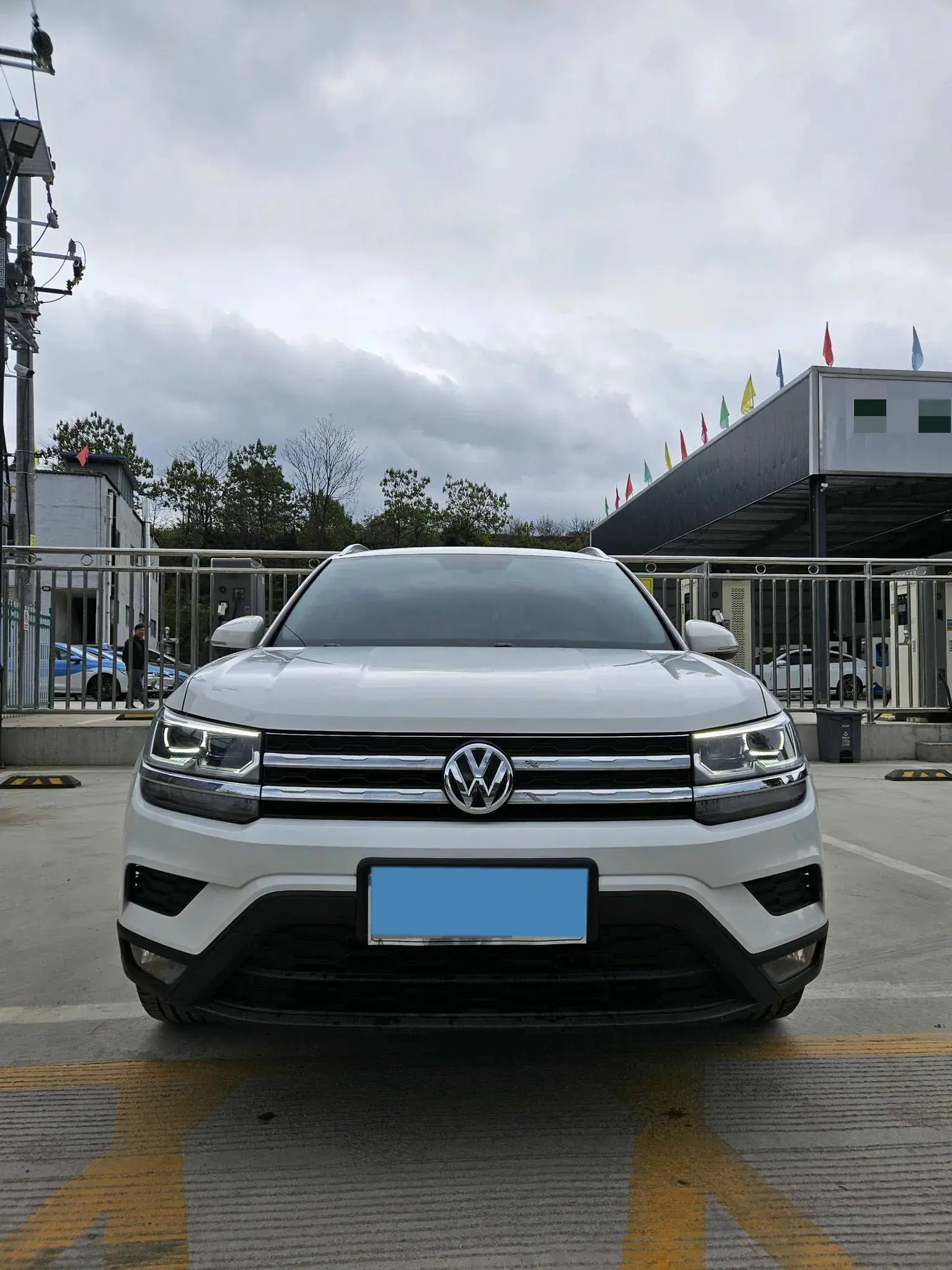 2020 VOLKSWAGEN THARU thumbnail 2