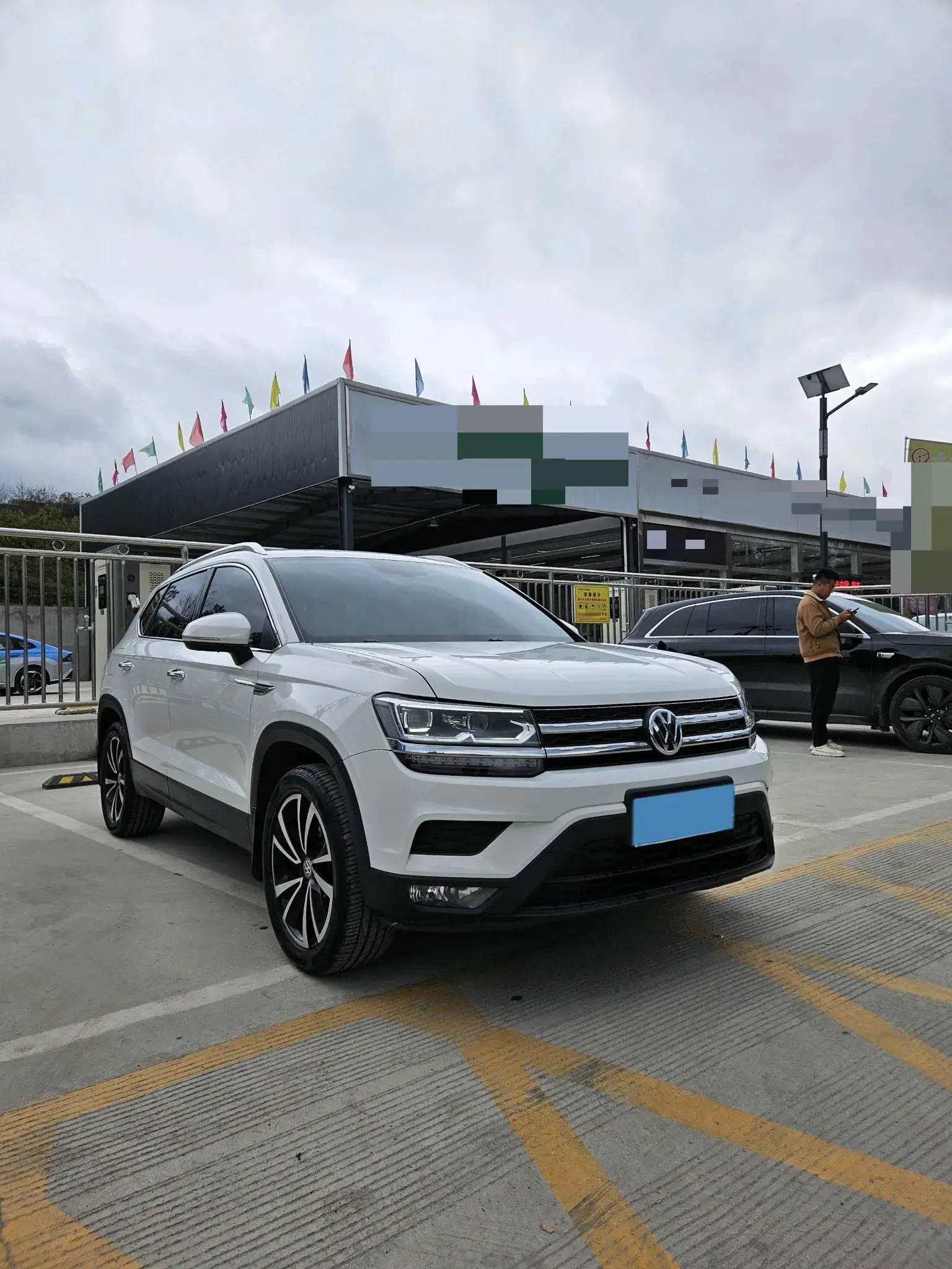 2020 VOLKSWAGEN THARU thumbnail 3