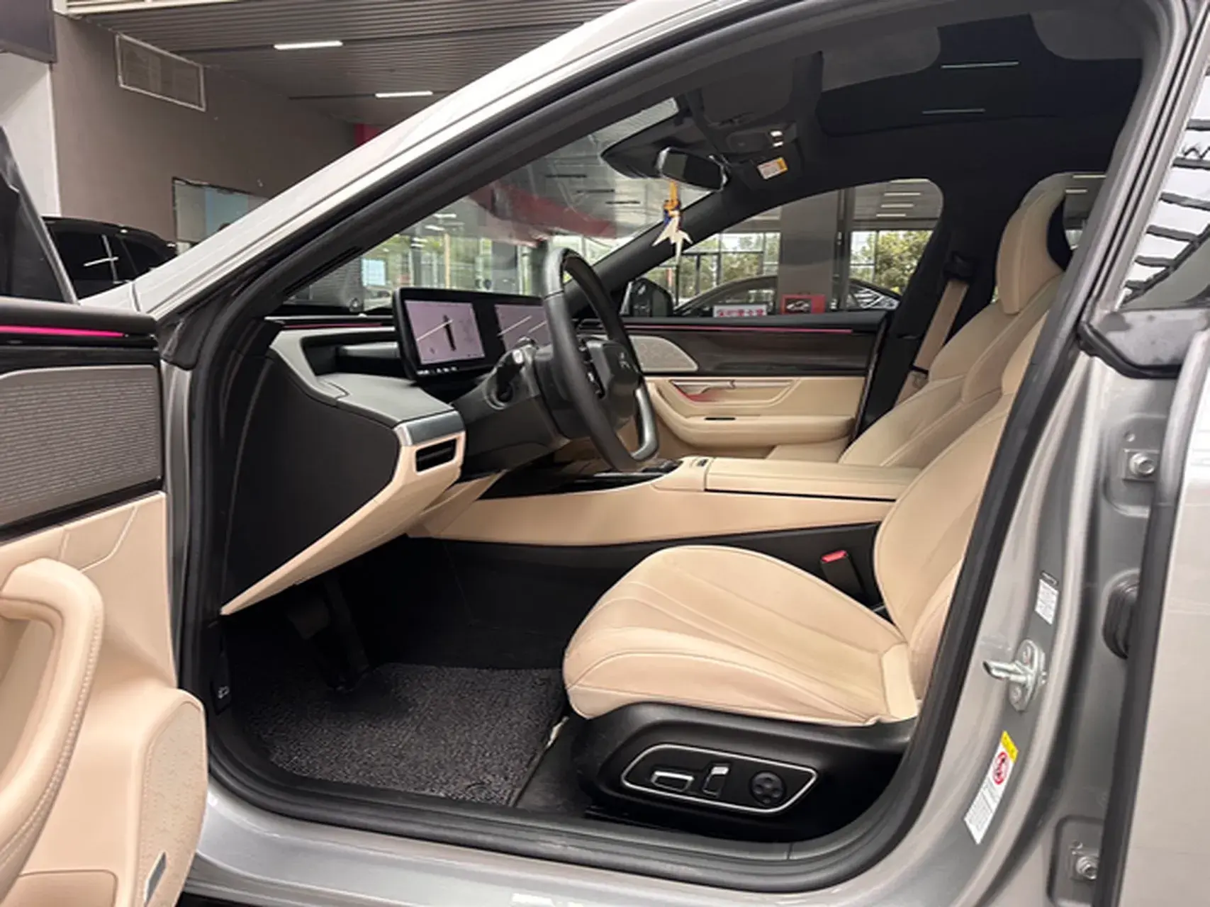 2022 XPENG P7 thumbnail 4