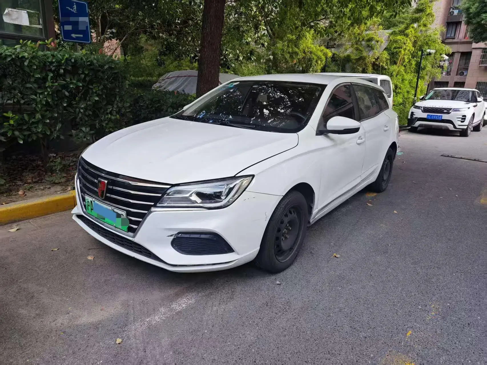 2019 ROEWE EI5 view 1