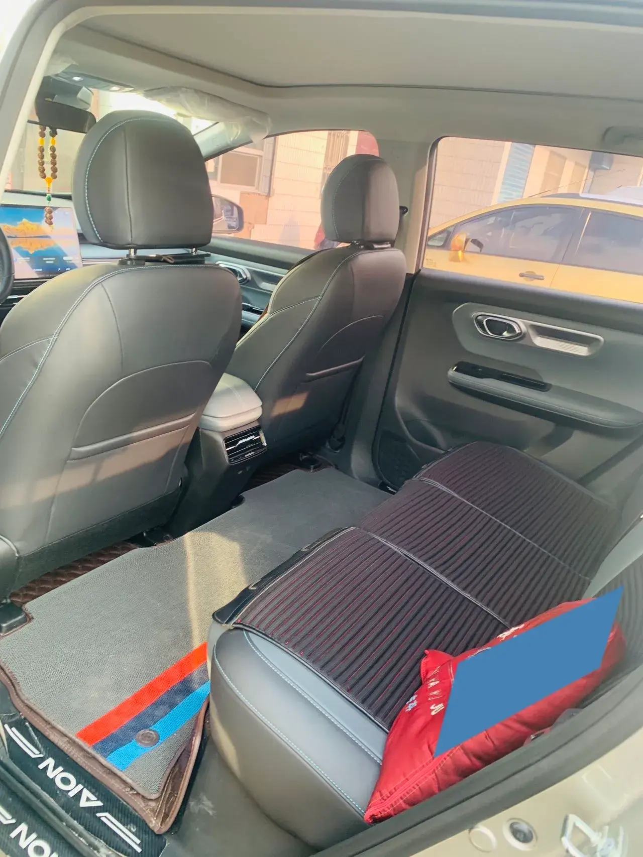 2023 AION Y thumbnail 3