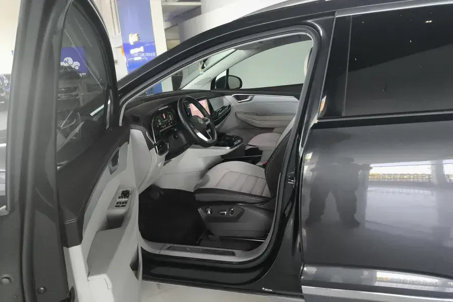 2022 VOLKSWAGEN TALAGON thumbnail 3