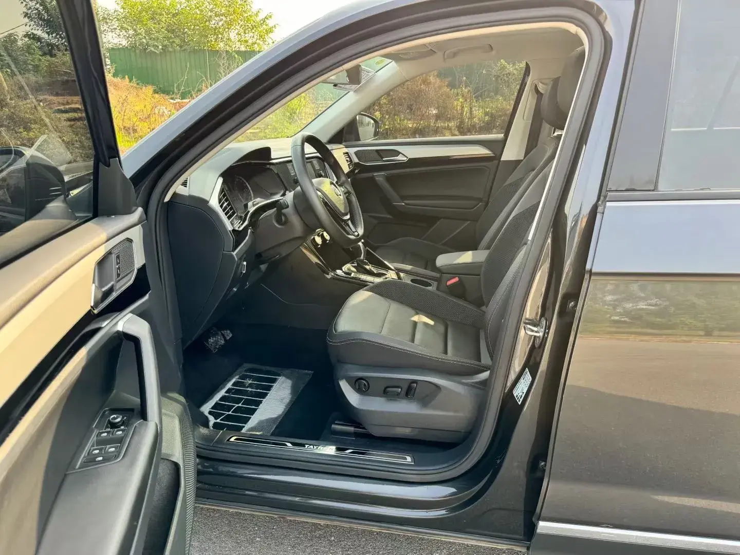 2019 VOLKSWAGEN TAYRON thumbnail 3