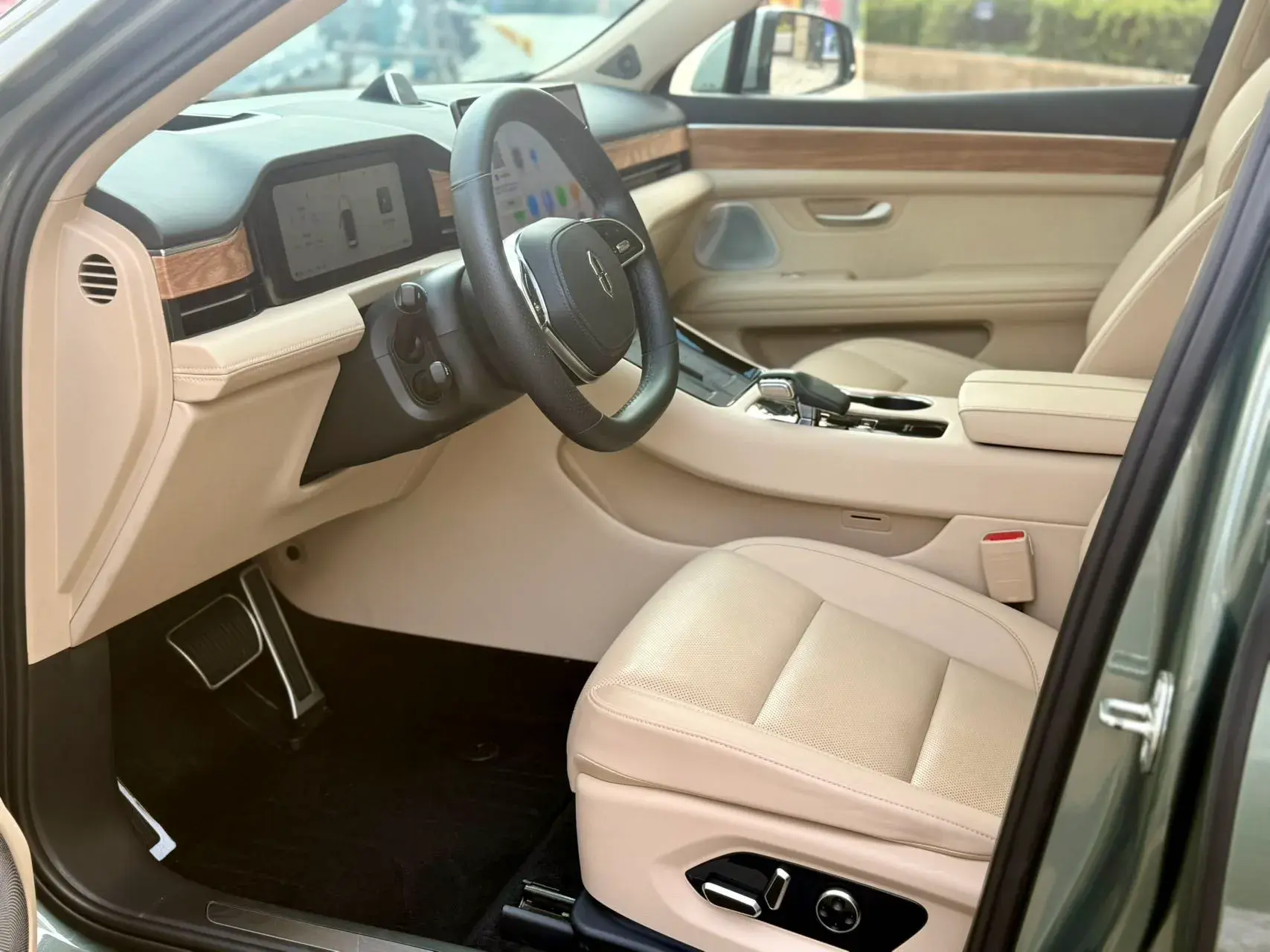 2023 AITO AITO thumbnail 4