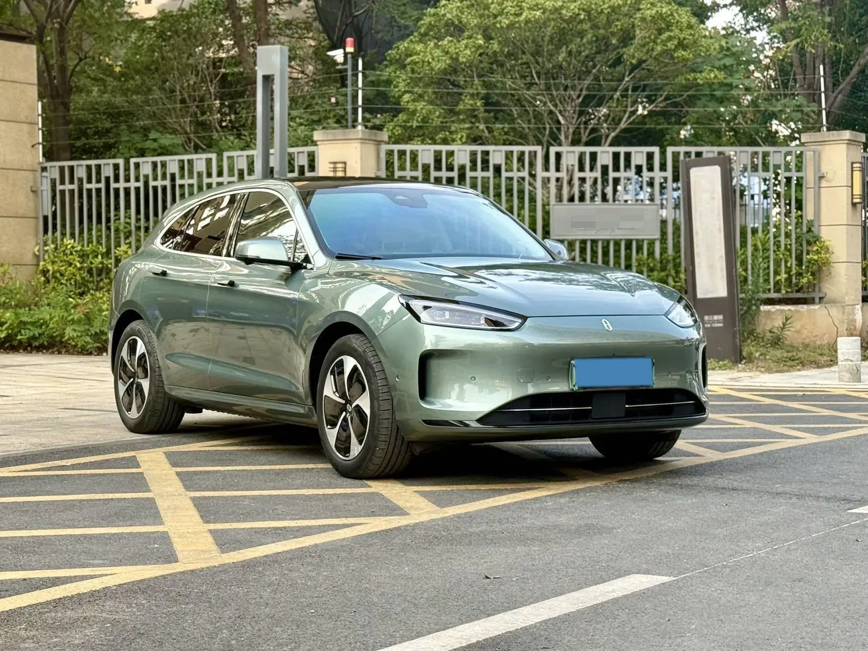 2023 AITO AITO thumbnail 3