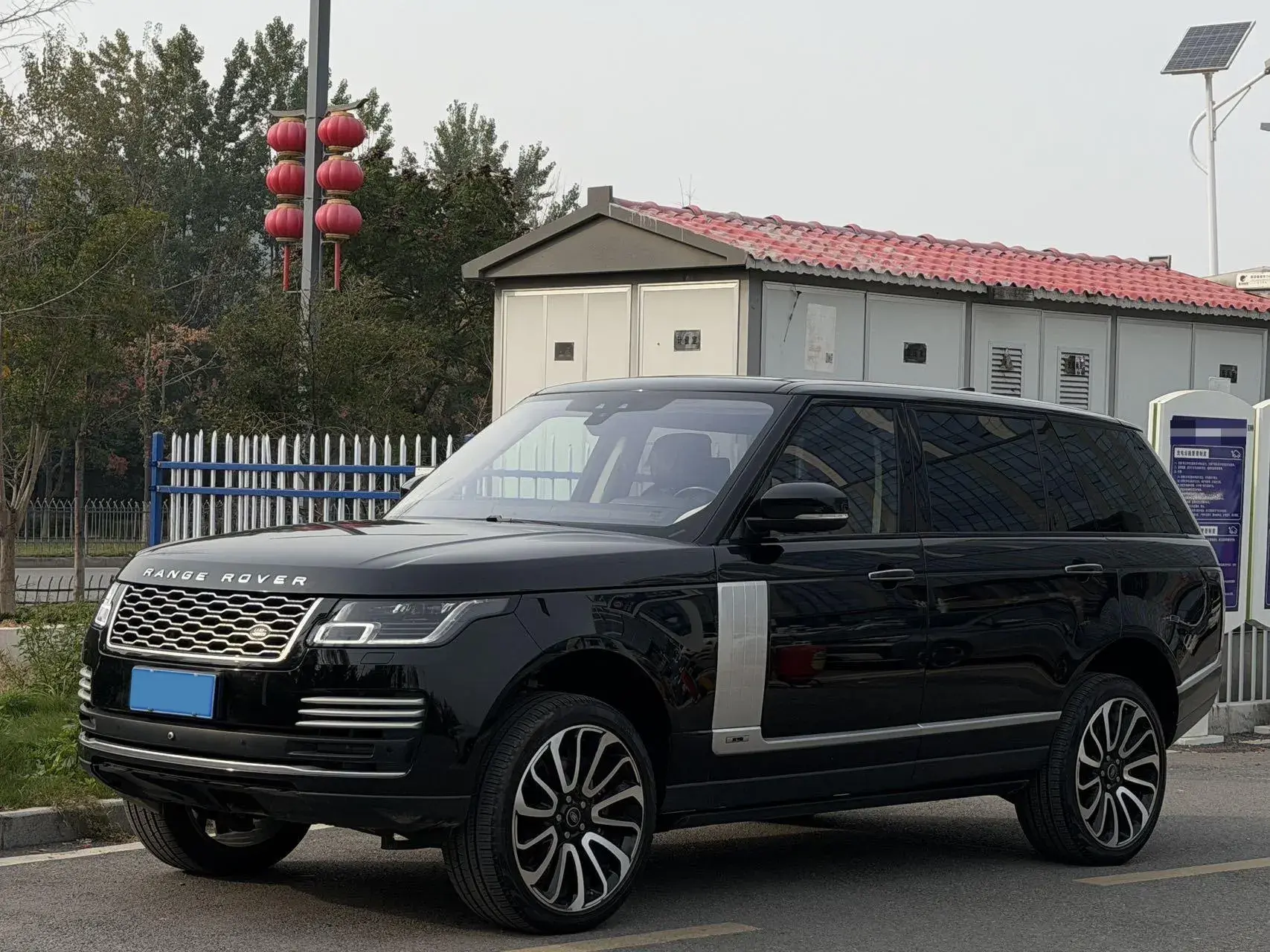 2020 LAND ROVER view 1
