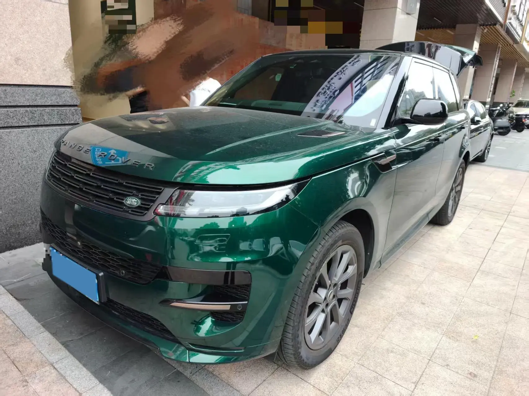 2024 LAND ROVER view 1