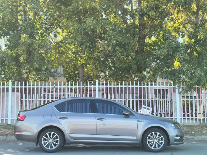 2018 Skoda Octavia 1.6L 110HP L4 6AT,autocango,china used car exporter,china ev exporter,chinese used car exporter,chinese used ev exporter