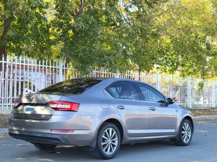 2018 Skoda Octavia 1.6L 110HP L4 6AT,autocango,china used car exporter,china ev exporter,chinese used car exporter,chinese used ev exporter