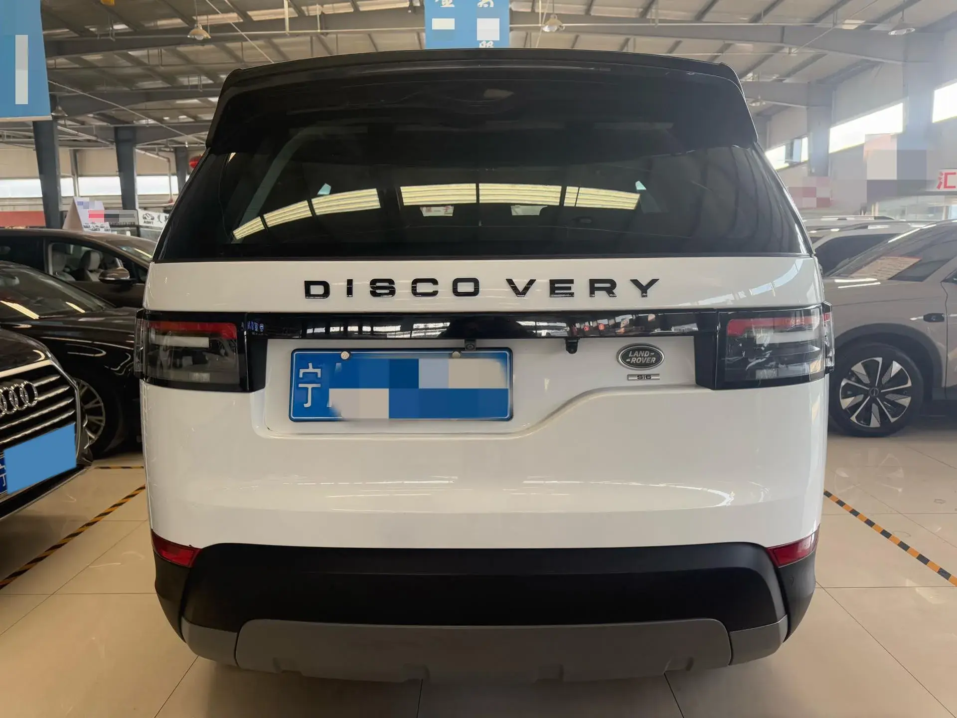 2017 LAND ROVER thumbnail 4