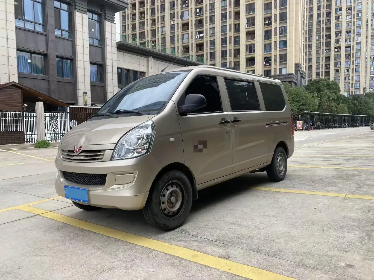 2022 WuLing RongGuang S 1.2L 76HP L4 5MT